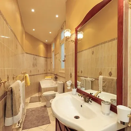 Le Royal Res. Negresco Five Stars House نيس