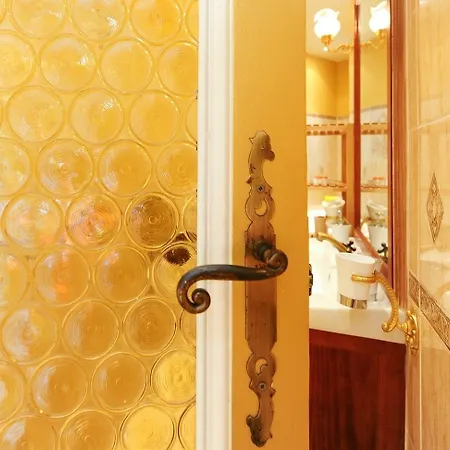 Le Royal Res. Negresco Five Stars House * Niza